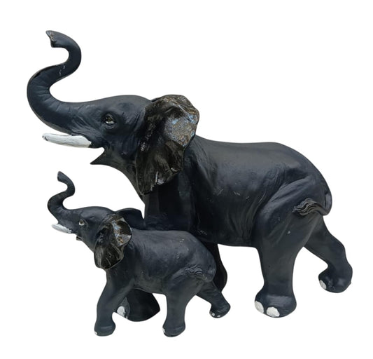 Cute elephant figurine set featuring a large and small black elephant with realistic details